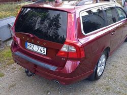 Röd Begagnad 2010 Volvo V70 Momentum Kombi | 43 000 kr (Marknadspris)