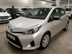 Silver Begagnad 2013 Toyota Yaris Hybrid Life Halvkombi | 110 000 kr (Marknadspris)