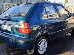 Grön Begagnad 2000 Skoda Felicia Halvkombi | 13 000 kr