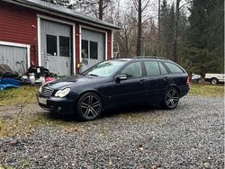 Blå Begagnad 2005 Mercedes C220 Classic Kombi | 27 000 kr (Lite dyr)