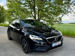 Svart Begagnad 2019 Volvo V40 CC Kinetic Kombi | 190 000 kr (Marknadspris)