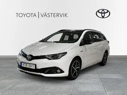 Vit Begagnad 2017 Toyota Auris Hybrid Kombi | 179 900 kr (Marknadspris)