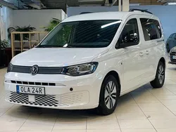 Vit Begagnad 2021 VW Caddy Life Minibuss | 279 900 kr (Dyr)