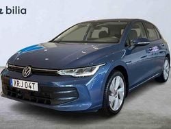 Blå Begagnad 2024 VW Golf VIII Halvkombi | 309 900 kr (Marknadspris)