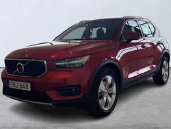 Röd Begagnad 2021 Volvo XC40 Momentum SUV | 339 900 kr (Marknadspris)