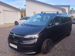 Svart Begagnad 2024 VW Multivan Van | 588 000 kr