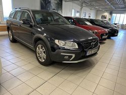 Mörkblå (blå) Begagnad 2016 Volvo XC70 Momentum SUV | 199 500 kr (Marknadspris)