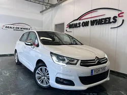 Vit Begagnad 2016 Citroën C4 Halvkombi | 74 900 kr (Marknadspris)