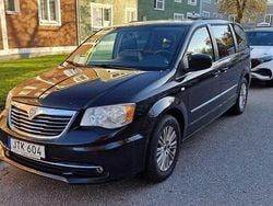 Svart Begagnad 2012 Lancia Voyager Minibuss | 45 000 kr (Marknadspris)