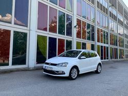 Vit Begagnad 2016 VW Polo Halvkombi | 144 900 kr (Marknadspris)