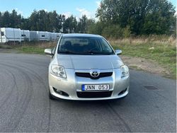 Silver Begagnad 2008 Toyota Auris Halvkombi | 29 900 kr (Marknadspris)