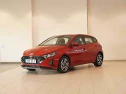 Röd Ny 2024 Hyundai i20 Essential Halvkombi | 219 800 kr (Superpris)