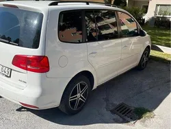 Vit Begagnad 2013 VW Touran Minibuss | 50 000 kr (Marknadspris)