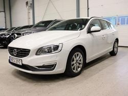 Vit Begagnad 2016 Volvo V60 Momentum Kombi | 169 800 kr (Marknadspris)