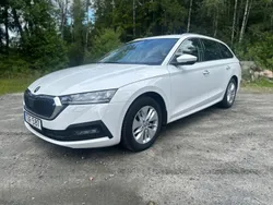 Vit Begagnad 2022 Skoda Octavia Kombi | 150 000 kr (Bra pris)
