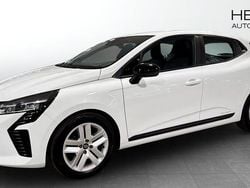 Vit Begagnad 2023 Renault Clio V Evolution Halvkombi | 164 900 kr (Marknadspris)