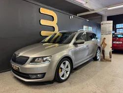 Ljusbrun (brun) Begagnad 2014 Skoda Octavia Elegance Kombi | 69 900 kr (Dyr)