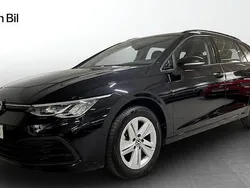 Svart (deep black pearl) Begagnad 2021 VW Golf VIII Life Kombi | 249 900 kr (Marknadspris)