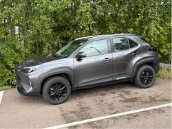 Grå Begagnad 2022 Toyota Yaris Hybrid Active SUV | 240 000 kr (Dyr)