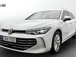 Vit (pure white) Begagnad 2024 VW Passat Business Kombi | 449 000 kr (Dyr)