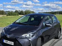 Grå Begagnad 2019 Toyota Yaris Halvkombi | 156 900 kr (Lite dyr)