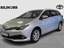 Silver Begagnad 2015 Toyota Auris Touring Sports Active Kombi | 159 900 kr (Marknadspris)