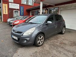 Mörkgrå (grå) Begagnad 2011 Hyundai i20 Select Halvkombi | 29 500 kr (Marknadspris)