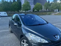 Grå Begagnad 2009 Peugeot 308 Halvkombi | 38 000 kr (Marknadspris)