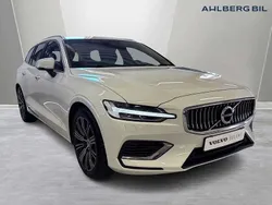 Vit Begagnad 2021 Volvo V60 Inscription Kombi | 354 500 kr (Marknadspris)