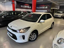 Vit Begagnad 2017 Kia Rio Halvkombi | 144 700 kr (Marknadspris)