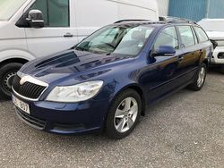 Mörkblå Begagnad 2010 Skoda Octavia Ambiente Kombi | 65 900 kr (Marknadspris)