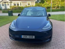Blå Begagnad 2023 Tesla Model Y Long Range SUV | 425 000 kr (Superpris)