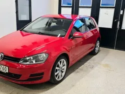 Röd Begagnad 2014 VW Golf VII Halvkombi | 89 900 kr (Marknadspris)