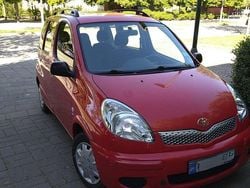 Röd Begagnad 2005 Toyota Yaris Verso Minibuss | 29 900 kr (Marknadspris)