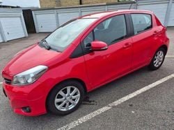 Röd Begagnad 2013 Toyota Yaris Active Halvkombi | 69 000 kr (Marknadspris)