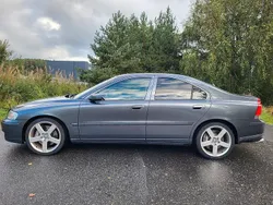Mörkgrå (grå) Begagnad 2004 Volvo S60 Sedan | 118 000 kr (Dyr)