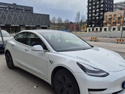 Vit Begagnad 2020 Tesla Model 3 Standard Range Plus Sedan | 239 000 kr (Marknadspris)