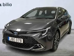 Mörkgrå Begagnad 2024 Toyota Corolla Style Kombi | 349 900 kr (Lite dyr)