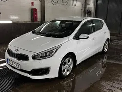 Vit Begagnad 2016 Kia Ceed Halvkombi | 85 000 kr (Marknadspris)
