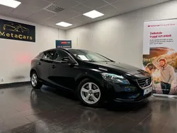 Svart Begagnad 2016 Volvo V40 Momentum Kombi | 149 900 kr (Marknadspris)