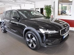 Svart Begagnad 2021 Volvo V60 CC Momentum Kombi | 319 500 kr (Lite dyr)
