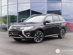 Svart Begagnad 2018 Mitsubishi Outlander SUV | 179 900 kr