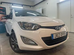 Vit Begagnad 2014 Hyundai i20 Select Halvkombi | 89 000 kr (Marknadspris)