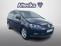 Mörkblå Begagnad 2016 VW Sharan Comfortline Minibuss | 209 900 kr (Marknadspris)