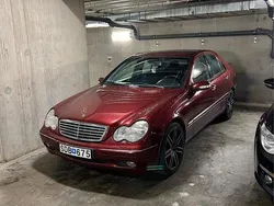 Röd Begagnad 2001 Mercedes C200 Elegance Sedan | 35 000 kr (Dyr)