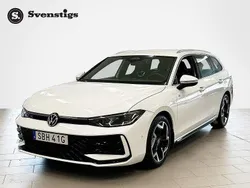 Vit Begagnad 2024 VW Passat R-line Kombi | 409 900 kr (Dyr)