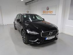 Svart Begagnad 2022 Volvo V60 Kombi | 359 900 kr (Marknadspris)