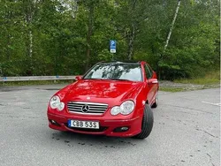 Röd Begagnad 2006 Mercedes C200 Sportkupé | 79 900 kr (Lite dyr)