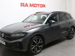 Grå Begagnad 2024 VW Touareg R-line SUV | 869 900 kr (Dyr)