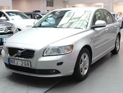 Ljusgrå Begagnad 2009 Volvo S40 Momentum Sedan | 34 990 kr (Marknadspris)